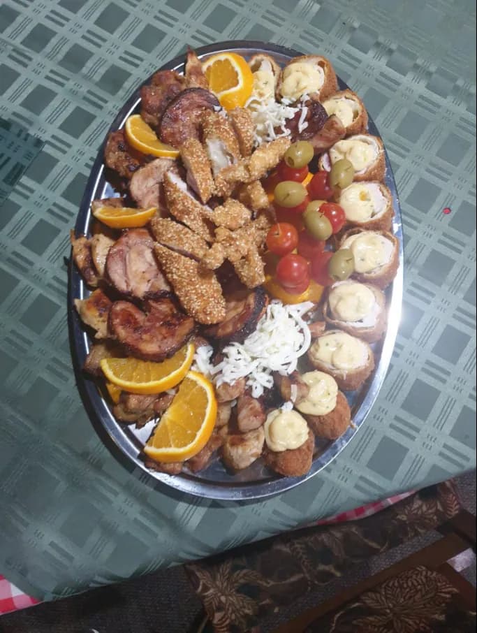 Plata sa raznovrsnim mesom sa roštilja